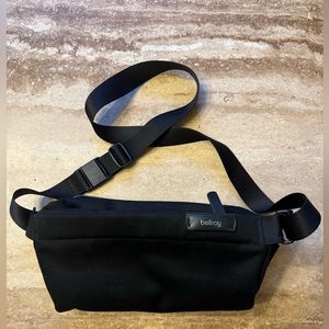Bellroy sling bag in black